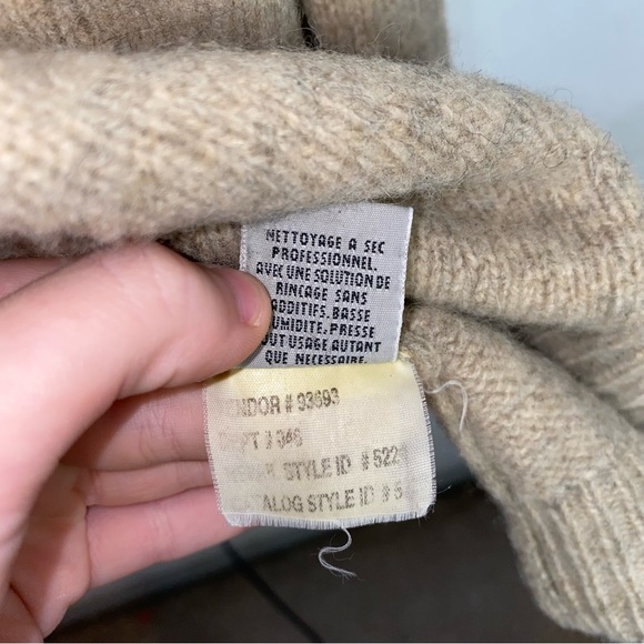 Vintage Eddie Bauer 100% wool tan V neck sweater - Picture 4 of 7